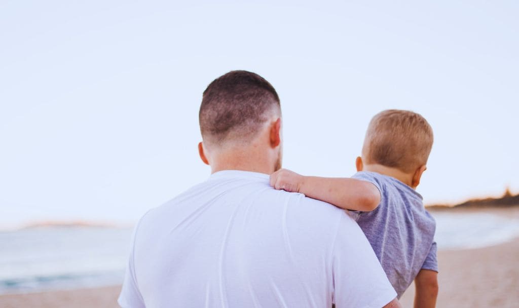 Pais superprotetores podem influenciar negativamente na saúde dos filhos